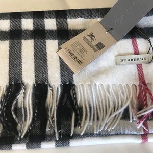 Burberry scarf in ivory new with tag
